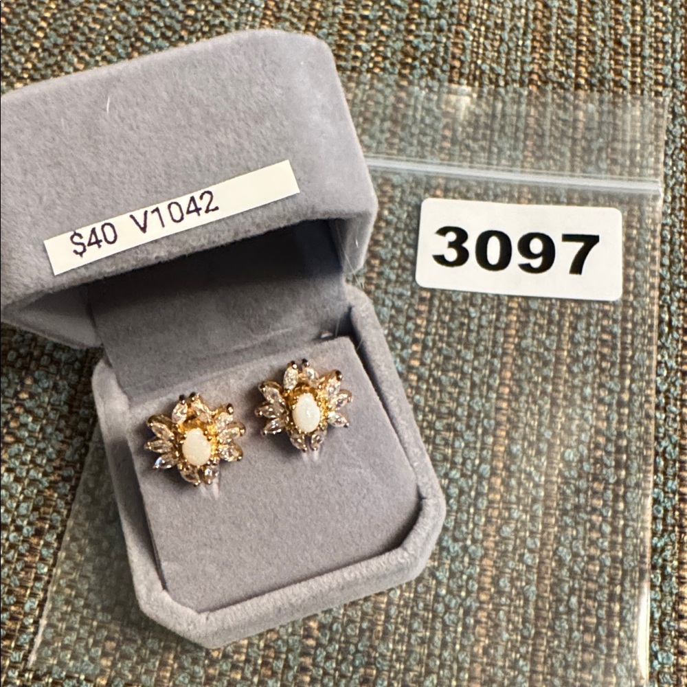 3097 Swarovski Crystal Elements Post Earrings - image 5